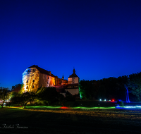 fileadmin/roha/images_galerie/orte_landschaft/Laufen/LAUF-TRIEB-0017-D-roha-Laufen-Schloss-Triebenbach-Nacht-blaue-Stunde-Beleuchtung.png