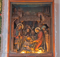 fileadmin/roha/images_galerie/orte_landschaft/Oberndorf_-_Oesterreich/OBERND-STILL-OESTERR-0007-5-D-roha-Oberndorf-Oesterreich-Stille-Nacht-Kapelle-Altar-Weihnachten.png