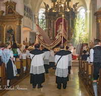 fileadmin/roha/images_galerie/brauchtum/Fronleichnam/Fronleichnam-Teisendorf/BR-FRON-TEI-KIR-0050-2015-0925-D-roha-Brauchtum-Teisendorf-Kirche-Fronleichnam.png