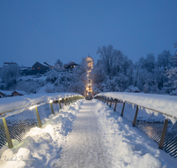 fileadmin/roha/images_galerie/orte_landschaft/Laufen/LAUF-STEG-0017-D-roha-Laufen-Salzach-Europa-Steg-Winter-Nacht.png