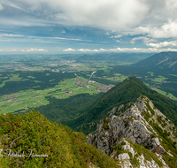 fileadmin/roha/images_galerie/orte_landschaft/Piding/PID-HOCHST-0013-D-roha-Piding-Hochstaufen-Fels-Alpen-Panorama-Salzburg-Fuderheuberg-Untersberg.png