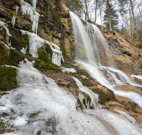 fileadmin/roha/images_galerie/wasser/SCHNEILZL-WEISSB-FALL-0018-D-roha-Schneizlreuth-Weissbachfall-Wasser-Wasserfall-Winter-Eis-Schnee.png