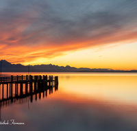 fileadmin/roha/images_galerie/stimmung-Sonne/Sonnenuntergang/SON-UN-CHIEM-2020-01-13-1655-01-D-roha-Sonne-Sonnenuntergang-Chiemsee-Chieming-Wasser.png