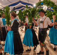 fileadmin/roha/Gautrachtenfest/Bilderglalerie/Gaufest-2023/Gauheimatabend/BR-GAUFEST-TEIS-2023-2-2124-D-roha-Tracht-Gaufest-Teisendorf.png