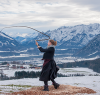 fileadmin/roha/reportagen/Aperschnalzen/BR-SCHNA-ANG-1439-01-D-M-roha-Brauchtum-Aper-Schnalzen-Anger-Aufham-Piding-Winter-Schnee-Lattengebirge.png