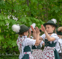 fileadmin/roha/images_galerie/brauchtum/Tracht/BR-TRACH-AUFH-20180501-1540-01-D-roha-Brauchtum-Tracht-Anger-Aufham.png