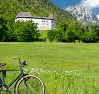 fileadmin/roha/images_galerie/orte_landschaft/Piding/PID-STAUF-RA-0011-D-roha-Piding-Staufeneck-Schloss-Hochstaufen-Fahrrad.png