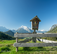 fileadmin/roha/images_galerie/kirche_religion/Berchtesgaden/KKKM-BGD-RA-MORD-0007-D-roha-Gipfelkreuz-Ramsau-Mordaualm-Hochkalter.png