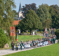 fileadmin/roha/images_galerie/brauchtum/Erntedank-Drischleg/BR-ERNTED-2016-1114-01-D-roha-Brauchtum-Erntedank-Teisendorf-Prozession.png