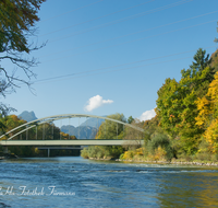 fileadmin/roha/images_galerie/orte_landschaft/Piding/PID-SAALA-0001-D-roha-Piding-Marzoll-Saalach-Herbst-Wasser-Fluss-Bruecke.png