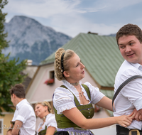 fileadmin/roha/images_galerie/brauchtum/Tracht/Trachtenverein_Anger/AN-DORFF-0001-1346-02-D-M-roha-Anger-Dorffest-Tracht-Tanz-Dirndl-Bua-Zwoasteirer.png