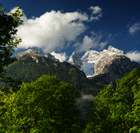 fileadmin/roha/images_galerie/orte_landschaft/Berchtesgaden/Ramsau/BGD-RA-LAN-0036-10-D-roha-Berchtesgaden-Ramsau-Landschaft-Blaueis-Hochkalter-Almwiese.png