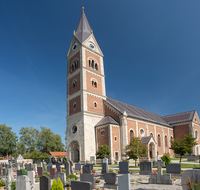 fileadmin/roha/images_galerie/orte_landschaft/Fridolfing/FRID-0002-01-D-roha-Fridolfing-Kirche-Friedhof.png