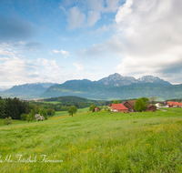 fileadmin/roha/images_galerie/orte_landschaft/Anger/Anger/Anger-Landschaft/LANDS-ANG-BANNH-0001-D-roha-Landschaft-Anger-Piding-Bannhoegl-Schlafende-Hexe-Fuderheuberg-Hochstaufen-Zwiesel-Teisenberg.png