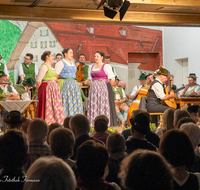 fileadmin/roha/images_galerie/orte_landschaft/Piding/Piding-Feste-Theater-usw/PID-FRUEHJ-2024-2042-01-D-roha-Piding-Fruehjahrssingen-Altwirt.png