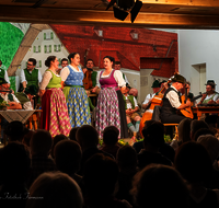 fileadmin/roha/images_galerie/orte_landschaft/Piding/Piding-Feste-Theater-usw/PID-FRUEHJ-2024-2042-01-D-roha-Piding-Fruehjahrssingen-Altwirt.png