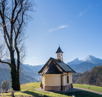 fileadmin/roha/images_galerie/orte_landschaft/Berchtesgaden/Kirchleitnkapelle/BGD-KIRCHL-KAP-0045-D-roha-Berchtesgaden-Kirchleitn-Kapelle-Watzmann-Sonne.png