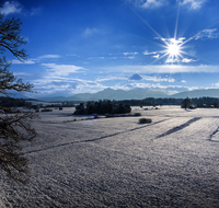 fileadmin/roha/images_galerie/orte_landschaft/Haarmoos/HAARM-WI-SO-0001-D-roha-btsdorf-Haarmoos-Winter-Panorama-Sonne.png