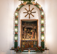 fileadmin/roha/images_galerie/orte_landschaft/Oberndorf_-_Oesterreich/OBERND-STILL-OESTERR-0008-4-D-roha-Oberndorf-Oesterreich-Stille-Nacht-Kapelle-Altar-Weihnachten.png