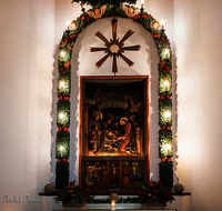 fileadmin/roha/images_galerie/orte_landschaft/Oberndorf_-_Oesterreich/OBERND-STILL-OESTERR-0008-4-D-roha-Oberndorf-Oesterreich-Stille-Nacht-Kapelle-Altar-Weihnachten.png