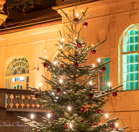 fileadmin/roha/images_galerie/orte_landschaft/Bad-Reich-Kurgarten-Beleuchtung/BAD-REI-KURGAR-WI-0017-05-D-roha-Bad-Reichenhall-Kurgarten-Kurhaus-Winter-Nacht.png