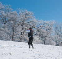 fileadmin/roha/images_galerie/brauchtum/Schnalzen/Schnalzen-Haarmoos/BR-SCHNA-HAARM-EICH-1120-0-05-D-roha-Brauchtum-Aper-Schnalzen-Haarmoos-Eichet-Schnee-Winter-Pass.png