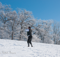 fileadmin/roha/images_galerie/brauchtum/Schnalzen/Schnalzen-Haarmoos/BR-SCHNA-HAARM-EICH-1120-0-05-D-roha-Brauchtum-Aper-Schnalzen-Haarmoos-Eichet-Schnee-Winter-Pass.png