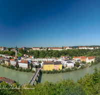 fileadmin/roha/images_galerie/orte_landschaft/Burghausen/BURGH-PAN-0031-D-P-roha-Burghausen-Salzach-Burg-Panorama-Bruecke.png