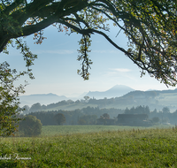 fileadmin/roha/images_galerie/orte_landschaft/Anger/Anger/Anger-Stimmung/STIM-ANG-STEINH-0001-D-roha-Stimmung-Anger-Steinhoegl-Sonne-Landschaft.png