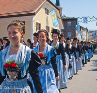 fileadmin/roha/Gautrachtenfest/Chronik/BR-TRACH-TEI-MA-0001-D-roha-Brauchtum-Tracht-Teisendorf-Marktstrasse-Festzug.png