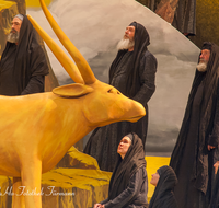 fileadmin/roha/images_galerie/orte_landschaft/Oberammergau/Passion/OBERA-PASS-0051-D-roha-Oberammergau-Passion-Spiele-Jesus-Christus-Goldenes-Kalb.png