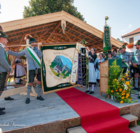 fileadmin/roha/images_galerie/orte_landschaft/Anger/Anger-Trachten-Musik-Fest/BR-FEST-ANG-MUS-TRACH-2018-08-19-1043-05-D-roha-Brauchtum-Fest-Anger-Trachtenverein-Musikkapelle-Festaltar.png