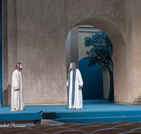 fileadmin/roha/images_galerie/orte_landschaft/Oberammergau/Passion/OBERA-PASS-0270-1851-01-D-roha-Oberammergau-Passion-Spiele-Jesus-Kreuz-Christus-Oelberg.png