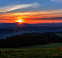 fileadmin/roha/images_galerie/stimmung-Sonne/Sonnenaufgang/SO-AU-TEI-GIERST-2020-05-0545-3-D-roha-Sonnenaufgang-Teisendorf-Gierstling.png