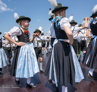 fileadmin/roha/images_galerie/brauchtum/Tracht/Trachtenverein_Teisendorf/BR-TRACH-TANZ-2023-HO-12-04-D-roha-Brauchtum-Tracht-Plattler-Holzhausen.png