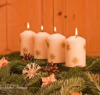 fileadmin/roha/images_galerie/brauchtum/Weihnachten/BR-WEIH-KERZE-0030-D-roha-Brauchtum-Weihnachten-Vier-Kerzen-Advent-Flamme.png