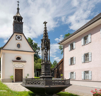 fileadmin/roha/Interessantes-in-Kurzform/ab-4-2021/TEI-ACHT-0011-02-D-roha-Teisendorf-Achthal-Kapelle-Brunnen-Wohnhaus.png