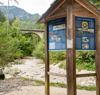 fileadmin/roha/images_galerie/orte_landschaft/Bayerisch-Gmain/BAY-GM-SPEIK-0002-D-roha-Bayerisch-Gmain-Weissbach-Speik-Schautafel-Viadukt.png