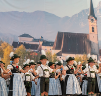 fileadmin/roha/Gautrachtenfest/Bilderglalerie/Gaufest-2023/Gauheimatabend/BR-GAUFEST-TEIS-2023-2-2007-01-D-roha-Tracht-Gaufest-Teisendorf.png