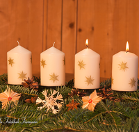 fileadmin/roha/images_galerie/brauchtum/Weihnachten/BR-WEIH-KERZE-0022-2-D-roha-Brauchtum-Weihnachten-Zwei-Kerzen-Advent-Flamme.png