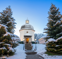 fileadmin/roha/images_galerie/orte_landschaft/Oberndorf_-_Oesterreich/OBERND-STILL-OESTERR-0034-1629-D-roha-Oberndorf-Oesterreich-Stille-Nacht-Kapelle-Weihnachten.png