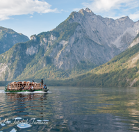 fileadmin/roha/images_galerie/brauchtum/Almabtrieb/Almabtrieb-Koenigssee/BR-ALMAB-BGD-2015-0930-01-D-roha-Brauchtum-Almabtrieb-Koenigssee-Salet-Schoenau.png