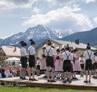 fileadmin/roha/images_galerie/brauchtum/Maibaum/Anger-Hoeglwoerth/BR-MAIB-ANG-2017-1350-02-D-roha-Brauchtum-Maibaum-Anger-Trachten-Kinder-Jugend-Auftanz.png