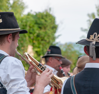 fileadmin/roha/images_galerie/musik/Blasmusik/Anger_-_Aufham/MU-BLA-ANG-BERG-STA-2018-1944-01-D-roha-Musik-Blasmusik-Musikkapelle-Anger-Bergschuetzen-Dorfplatz-Standkonzert.png