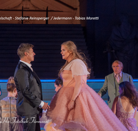 fileadmin/roha/Interessantes-in-Kurzform/SA-KU-JEDERM-2017-2139-03-D-roha-Salzburg-Festspiele-Jedermann-Theater-Dom-Moretti-Reinsperger-Buhlschaft.png