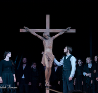 fileadmin/roha/images_galerie/orte_landschaft/Oberammergau/die-Pest/OBERA-PEST-2019-2226-D-roha-Oberammergau-Die-Pest-Theater.png