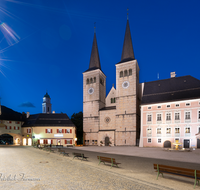 fileadmin/roha/images_galerie/orte_landschaft/Berchtesgaden/Markt-Berchtesgaden/BGD-MARKT-SCHLOS-NA-0003-D-roha-Berchtesgaden-Markt-Schlossplatz-Nacht.png