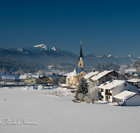 fileadmin/roha/images_galerie/orte_landschaft/Teisendorf/Neukirchen/TEI-NEUK-WINT-0004-D-roha-Teisendorf-Neukirchen-Winter-Schnee-Chiemgauer-Berge-Hochfelln-Hochgern.png