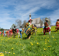 fileadmin/roha/images_galerie/brauchtum/Leonhardiritt/Traunstein-Georgiritt/BR-PFRI-TRAUNST-2019-1051-01-02-D-roha-Brauchtum-Pferdeumritt-Georgiritt-Traunstein-Ettendorfer-Kircherl.png