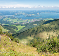 fileadmin/roha/images_galerie/orte_landschaft/Aschau/ASCHAU-KAMP-0008-01-D-roha-Aschau-Kampenwand-Chiemsee.png